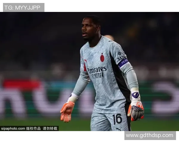 足球巨星在赛场上受伤瞬间的真实画面揭示了运动员背后的艰辛与挑战