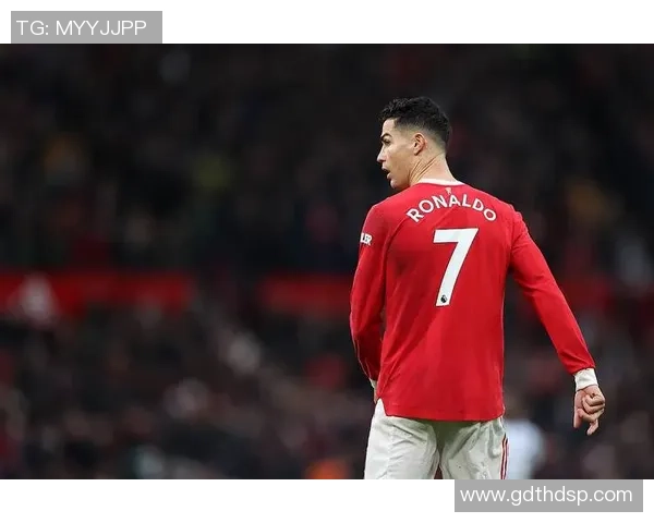 足球巨星疑似坠海失踪引发全球球迷揪心关注与搜救行动升级